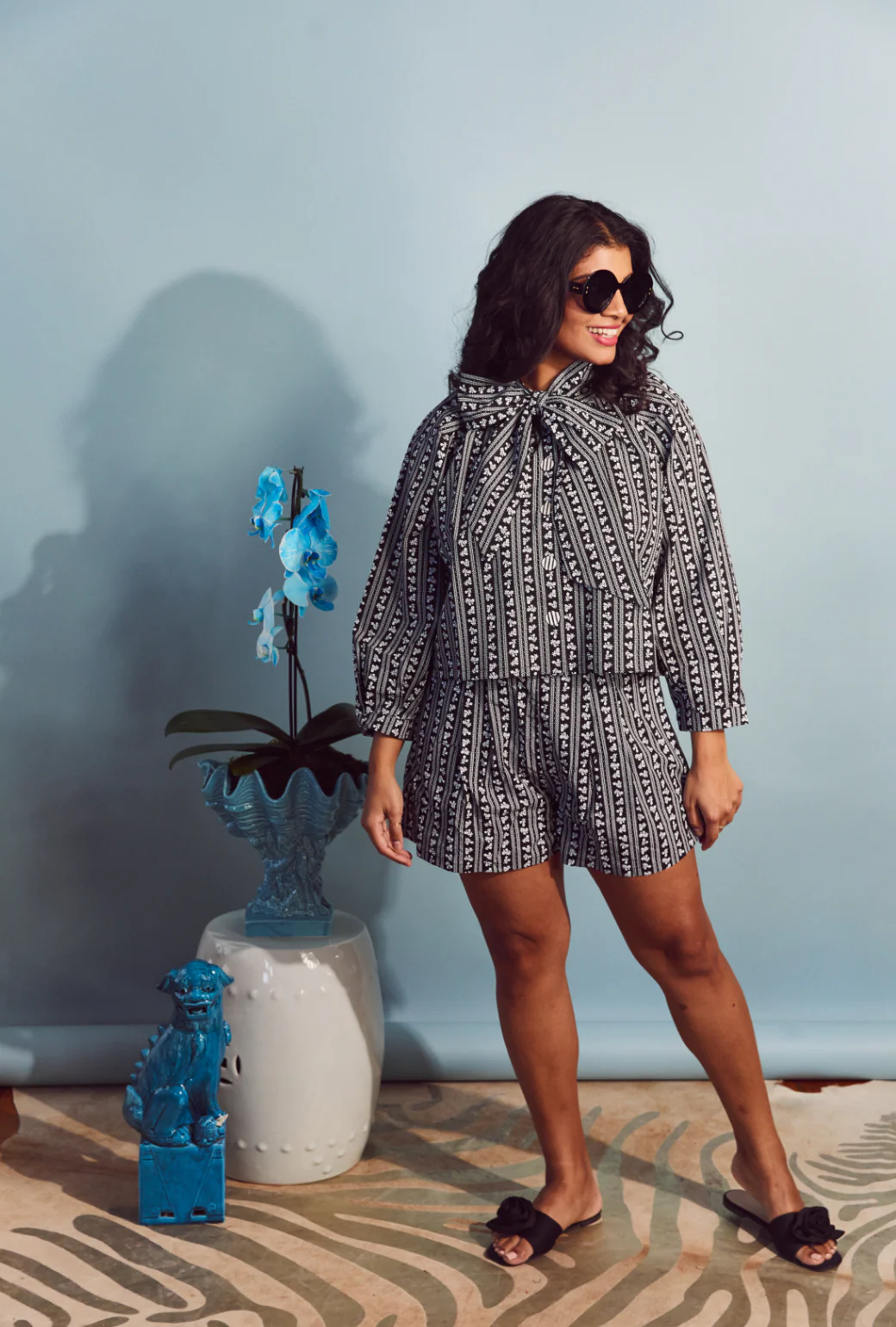 Big Bow Blouse Cropped - Black Micro Floral - Image 4
