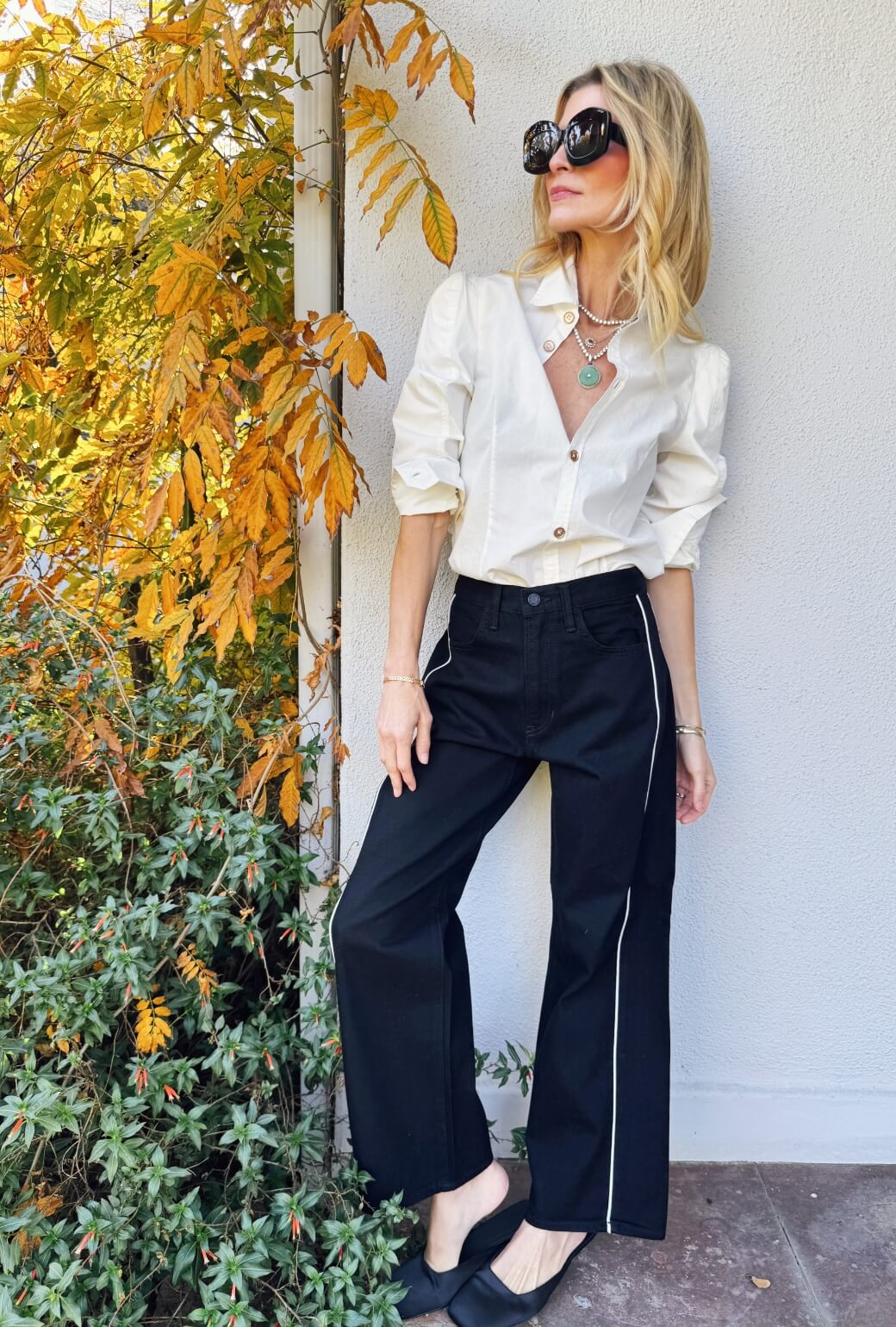 Horseshoe Jeans - Noir with White Stripe - Image 3
